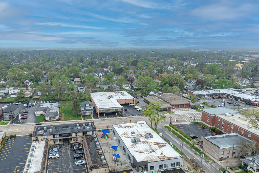 More Photos Of 386 N York Rd, Elmhurst Medical For Lease