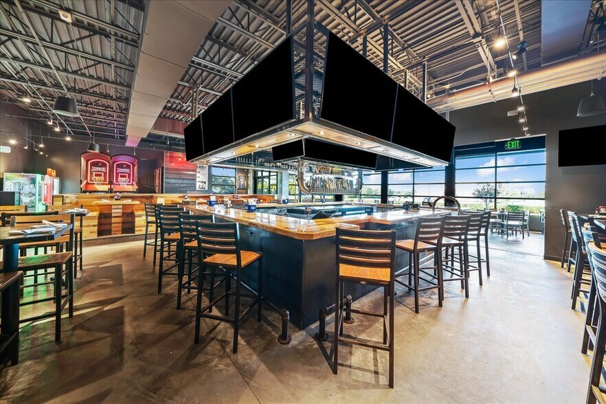More Photos Of 8550 Napolo Dr, Melbourne Restaurant For Sale