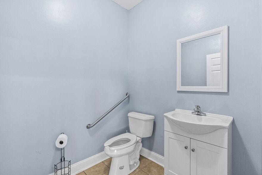 More Photos Of 107 Hillcrest Ave, Simpsonville Office For Sale