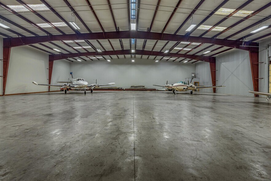 More Photos Of 18000 Groschke Rd, Houston Airplane Hangar For Sale