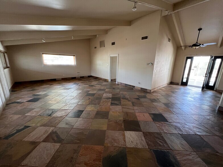 More Photos Of 3909 Vegas Dr, Las Vegas Office For Sale