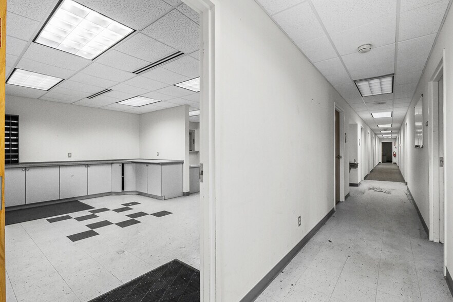 More Photos Of 37401 Stevens Blvd, Willoughby Flex For Lease