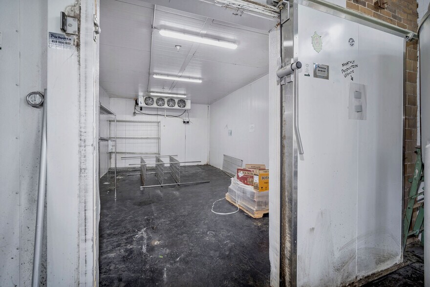 More Photos Of 331 E 13th St, Cincinnati Bar For Sale