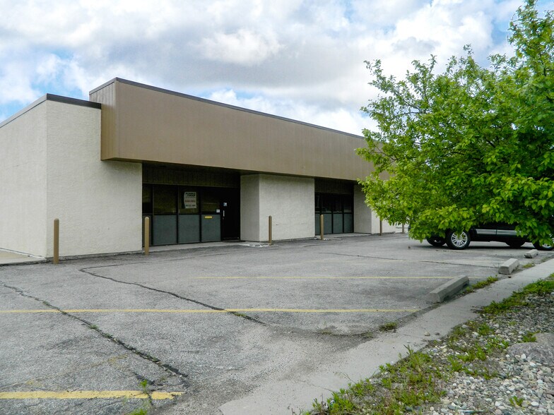 More Photos Of 13825 P St, Omaha Office For Lease