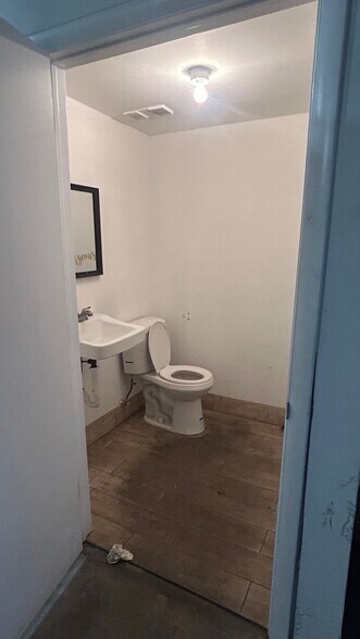 More Photos Of 6326 NW 72nd Ave, Miami Warehouse For Lease