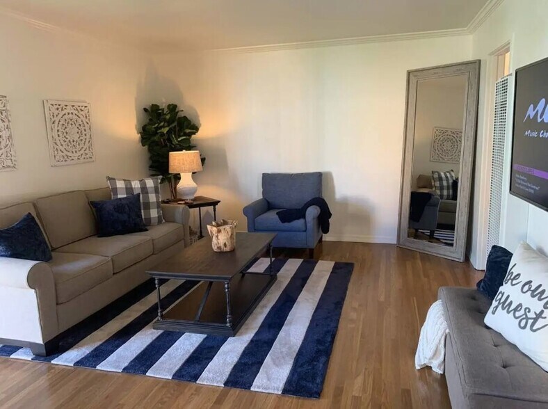 More Photos Of 1558 Ebers St, San Diego Apartments For Sale