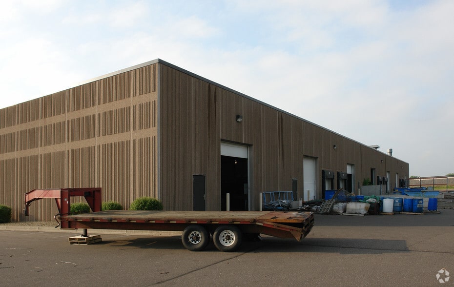 More Photos Of 855 Cleveland St S, Cambridge Light Manufacturing For Lease