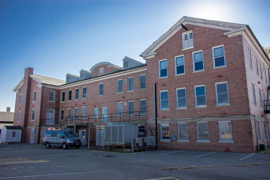 More Photos Of 33 Ingalls Rd, Fort Monroe Unknown For Lease