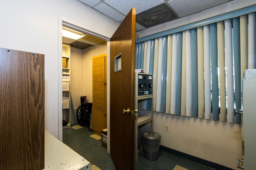 More Photos Of 812 N Wood Ave, Linden Office For Sale