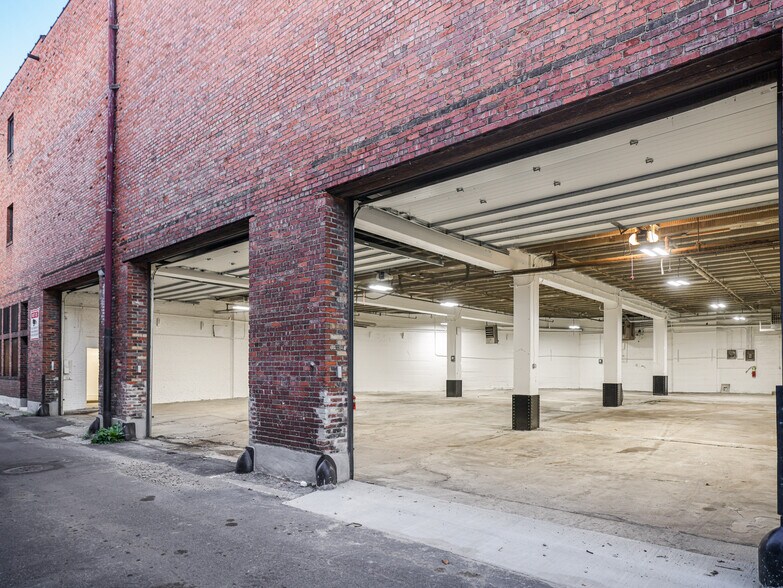 More Photos Of 918 Rickenbach St, Pittsburgh Distribution For Sale