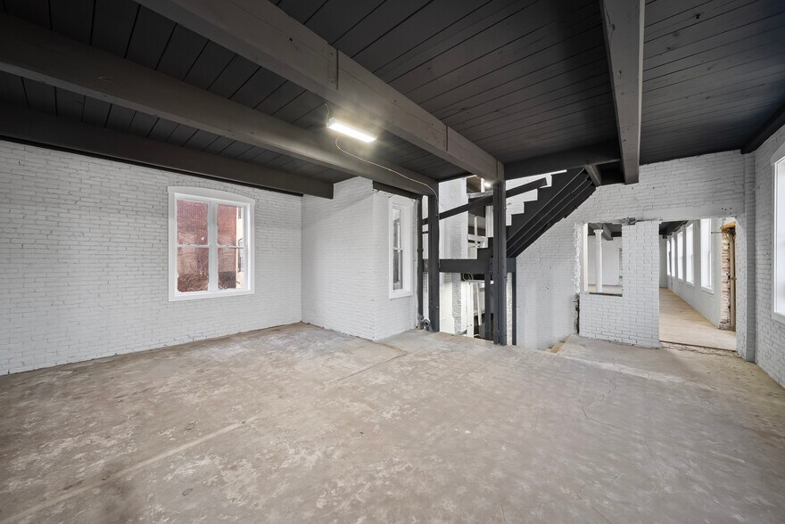 More Photos Of 174 N Main St, Franklin Light Manufacturing For Sale