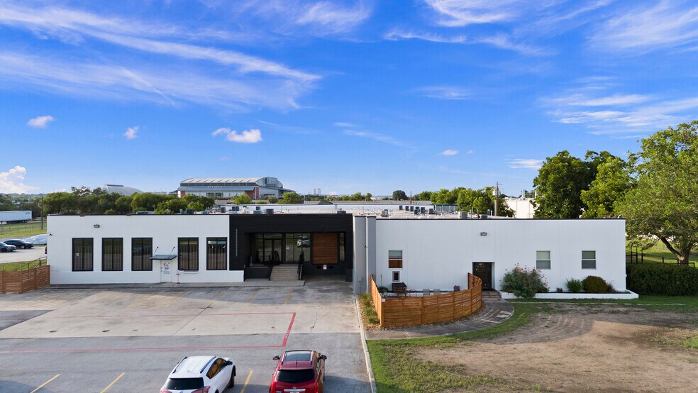 More Photos Of 3363 E Commerce St, San Antonio Warehouse For Sale