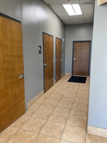 More Photos Of 4355 W Cardinal Dr, Beaumont Industrial For Lease