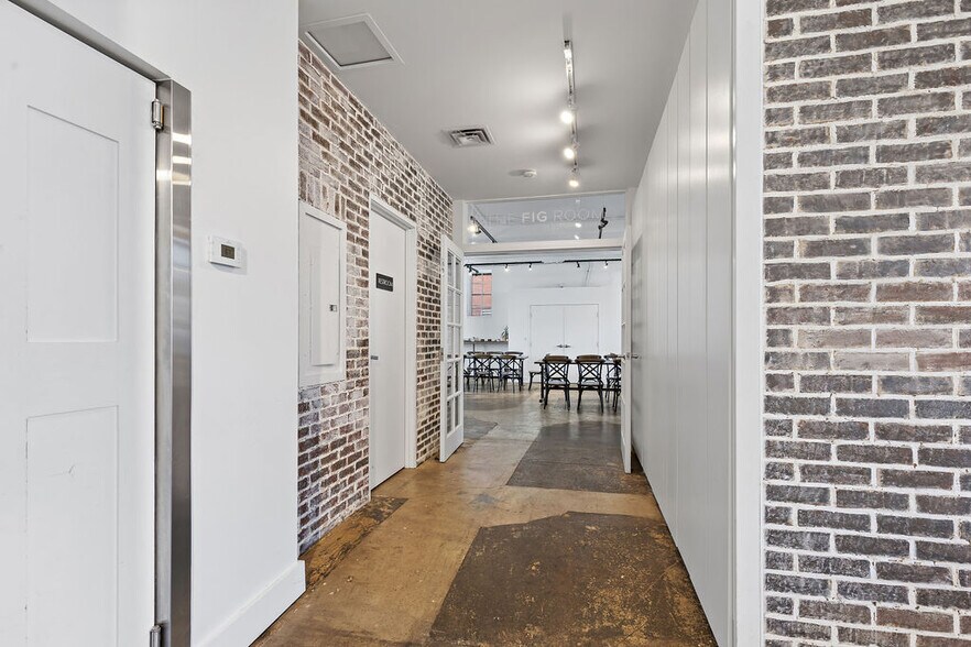 More Photos Of 17 E Brickel St, Columbus General Retail For Sale