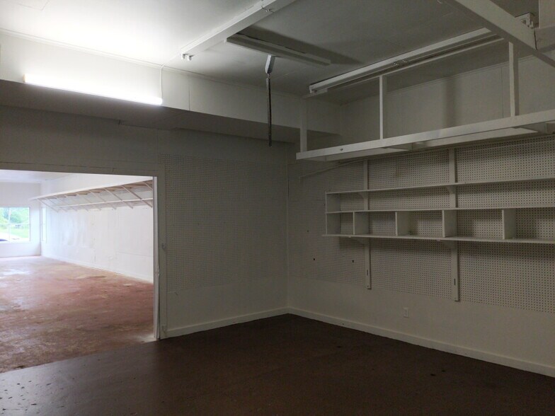 More Photos Of 1948 Tenaha St, Center Storefront Retail Residential For Lease