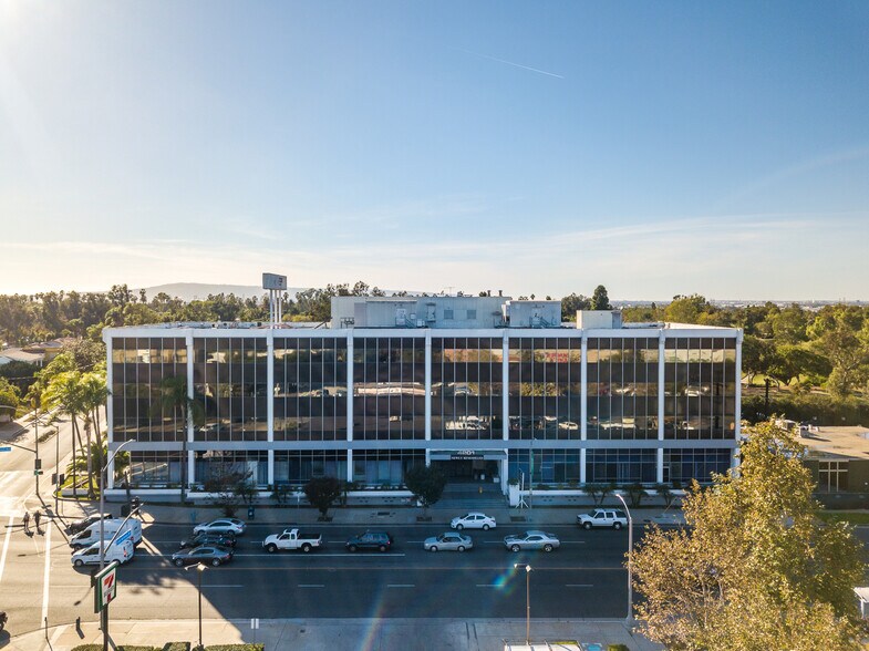More Photos Of 4201 N Long Beach Blvd, Long Beach Office For Sale