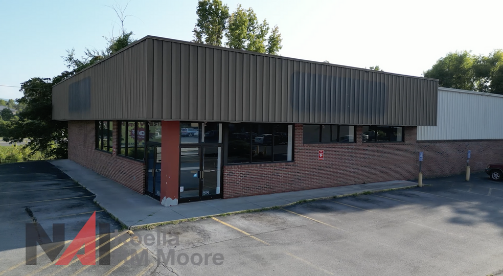 Primary Photo Of 856 Highway 411 N, Etowah Drugstore For Sale