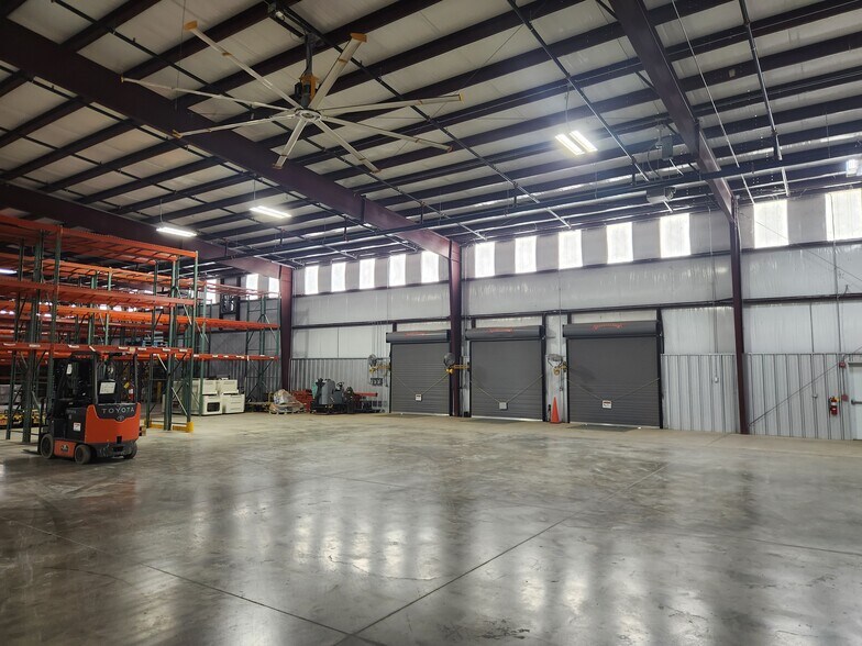 More Photos Of 2575 Container Dr, Montgomery Distribution For Lease