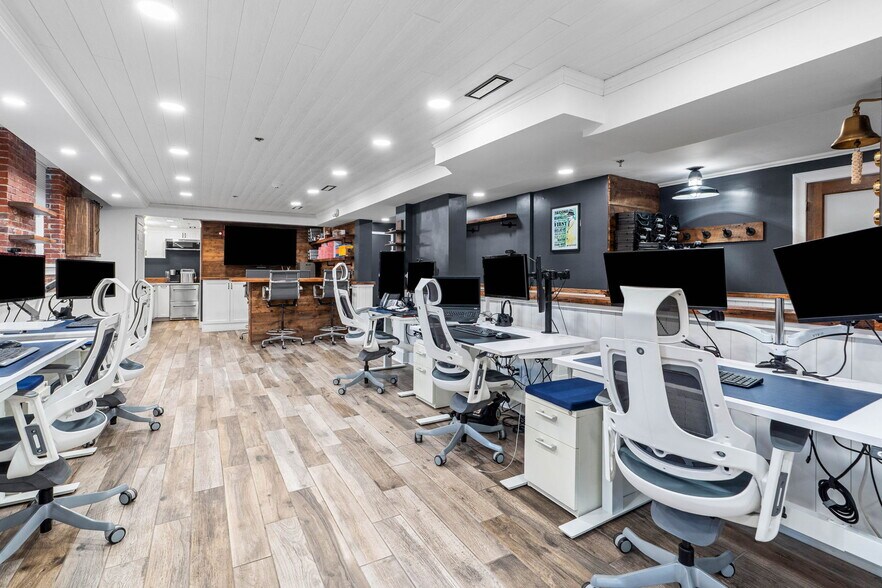 More Photos Of 19-23 Pleasant St, Newburyport Office For Sale