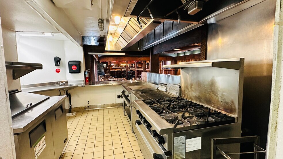 More Photos Of 54905 N Circle Dr, Idyllwild-Pine Cove Restaurant For Lease