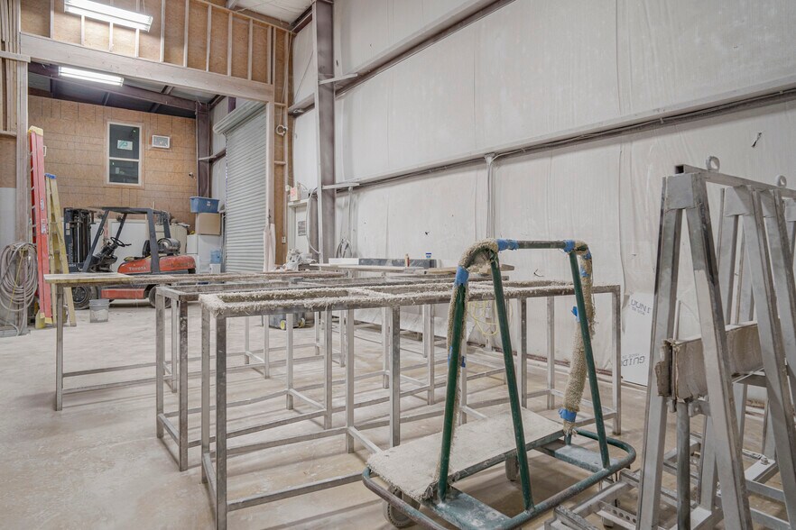 More Photos Of 18230 Bracken Dr, San Antonio Industrial For Sale