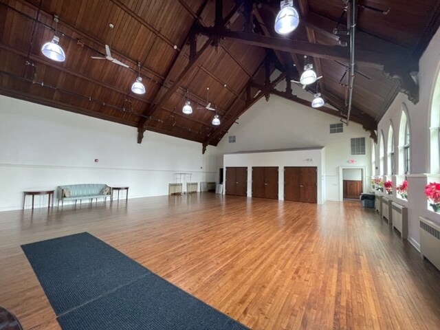 More Photos Of 1351 Northern Blvd, Manhasset Specialty For Lease