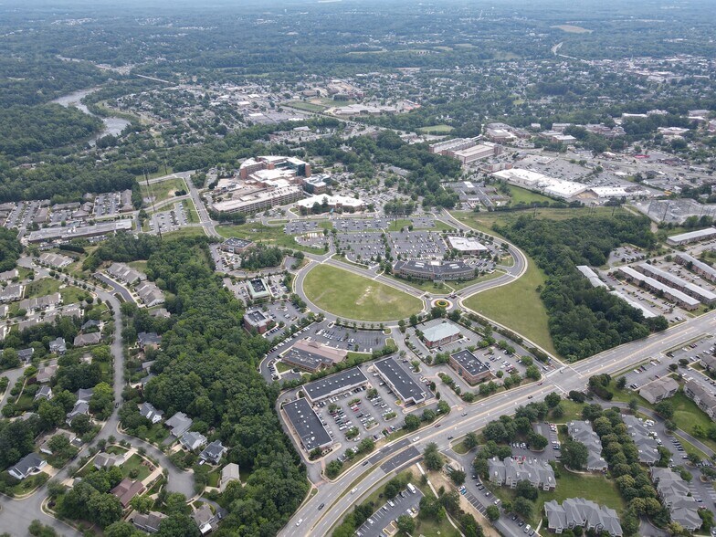 More Photos Of 2521-2537 Cowan Blvd, Fredericksburg Office For Sale