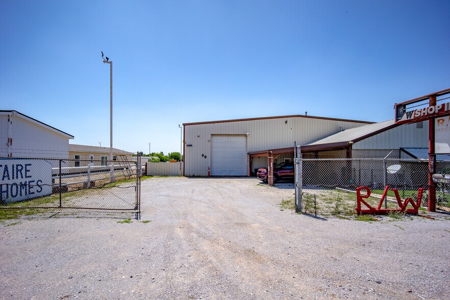 More Photos Of 6209 S Shields Blvd, Oklahoma City Manufacturing For Sale