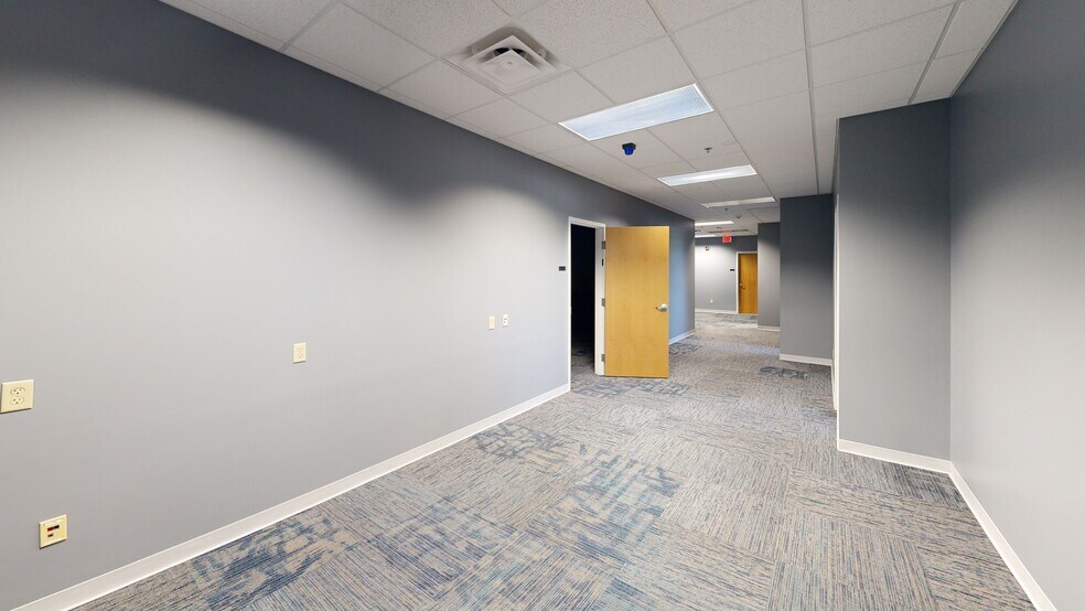 More Photos Of 5506 Walsh Ln, Rogers Office For Lease