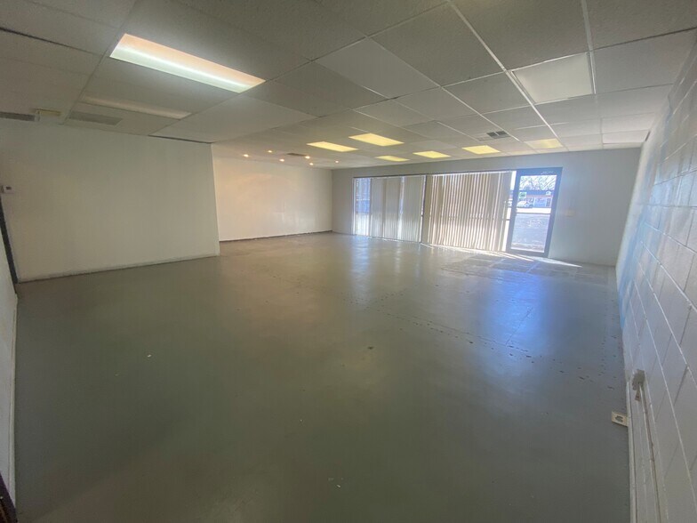 More Photos Of 1650 S Meridian Ave, Wichita Office For Lease