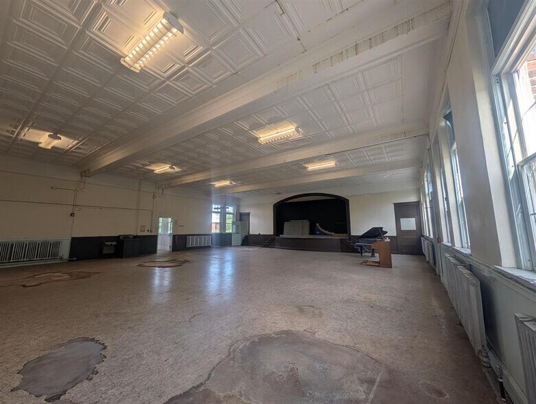 More Photos Of 16 Central st, Claremont Specialty For Sale