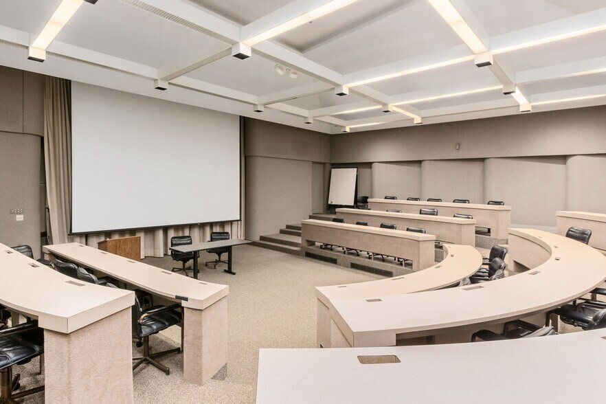 More Photos Of 5000 Arlington Centre Blvd, Upper Arlington Office For Lease