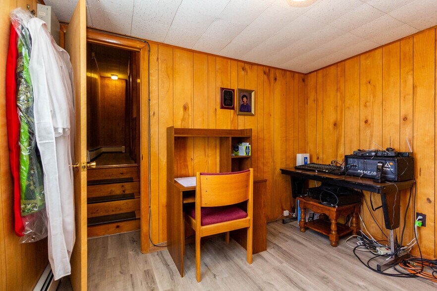 More Photos Of 1196 Joslyn Ave, Pontiac Religious Facility For Sale