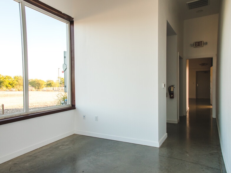 More Photos Of 1019 S Heatherwilde Blvd, Pflugerville Research And Development For Lease