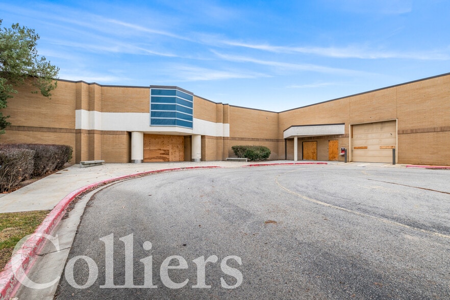 More Photos Of 460 N Milwaukee St, Boise Department Store For Sale