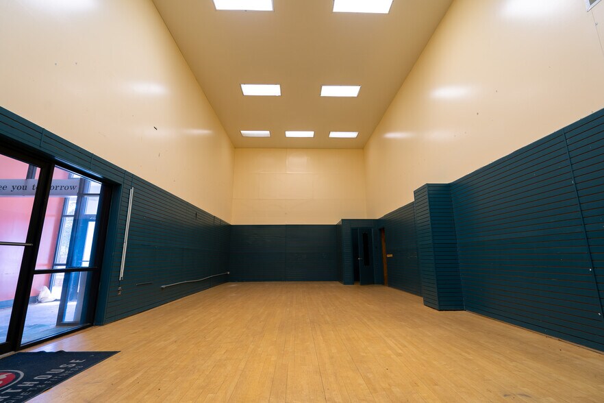More Photos Of 46 Northtown Dr, Jackson Health Club For Lease