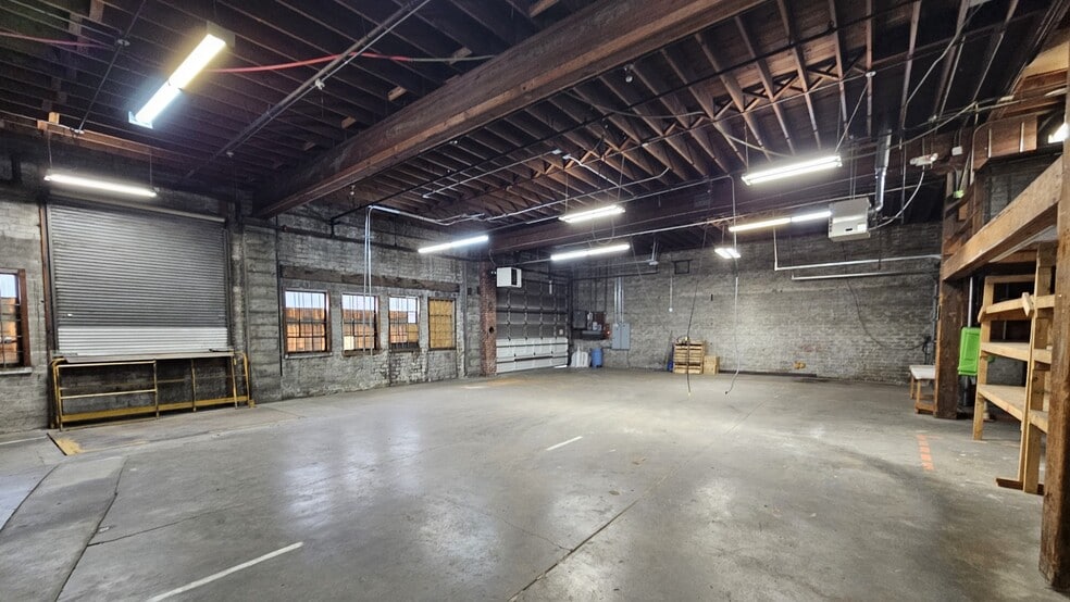 More Photos Of 735 Commerce Ave, Longview Industrial For Lease