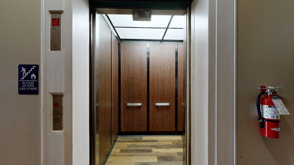 More Photos Of 208 3rd Ave N, Nashville Office For Sale