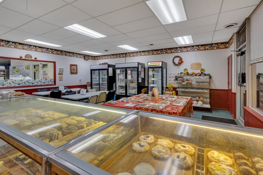 More Photos Of 531 Railroad Ave, Albany General Retail For Sale