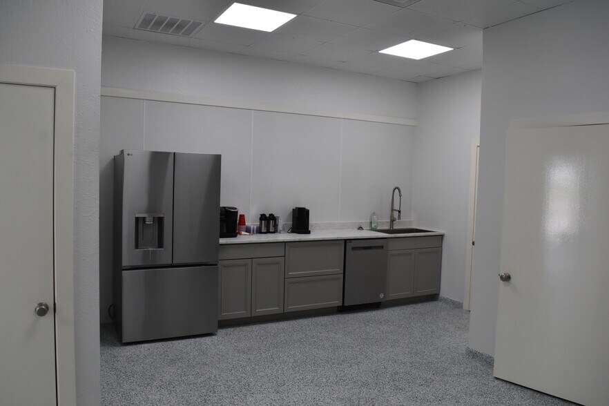 More Photos Of 8998 N 130th Ave, Largo Manufacturing For Sale