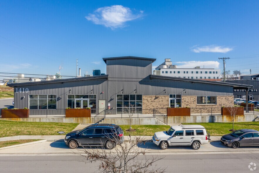 More Photos Of 5022-5026 Centennial Blvd, Nashville Unknown For Lease