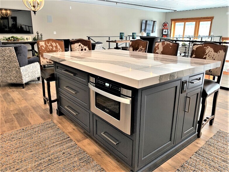 More Photos Of 2108-2260 Ferry Rd, Naperville Showroom For Sale