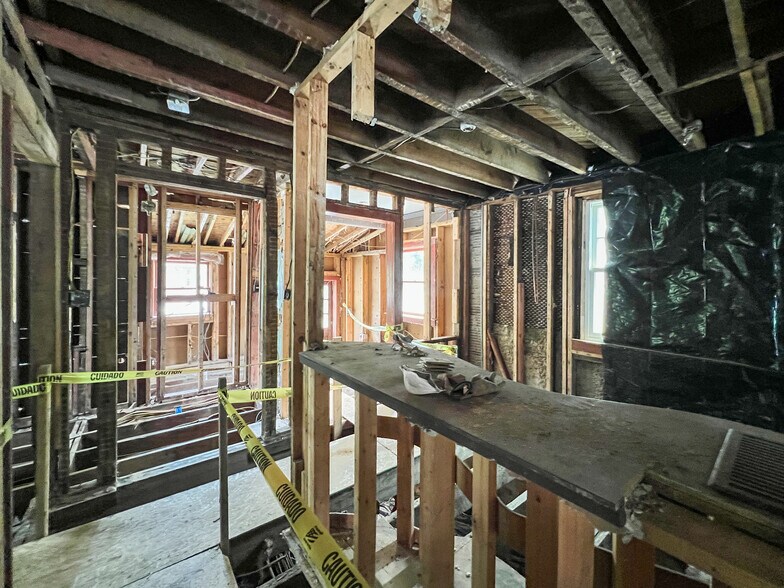 More Photos Of 1 Swan St, Asheville Freestanding For Sale