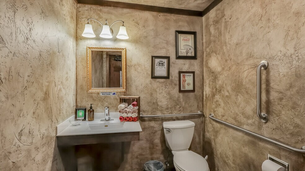 More Photos Of 1114 N Bluebird Rd, Eagle River Bar For Sale