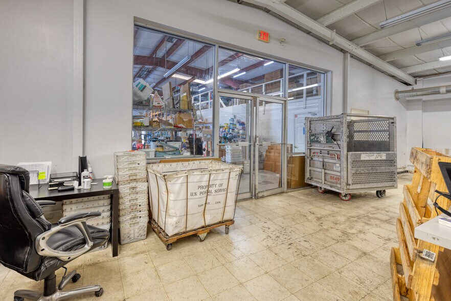 More Photos Of 5521 Blanding Blvd, Jacksonville Warehouse For Sale