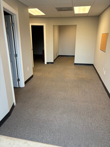 More Photos Of 2781 Vista Pky, West Palm Beach Light Manufacturing For Sale