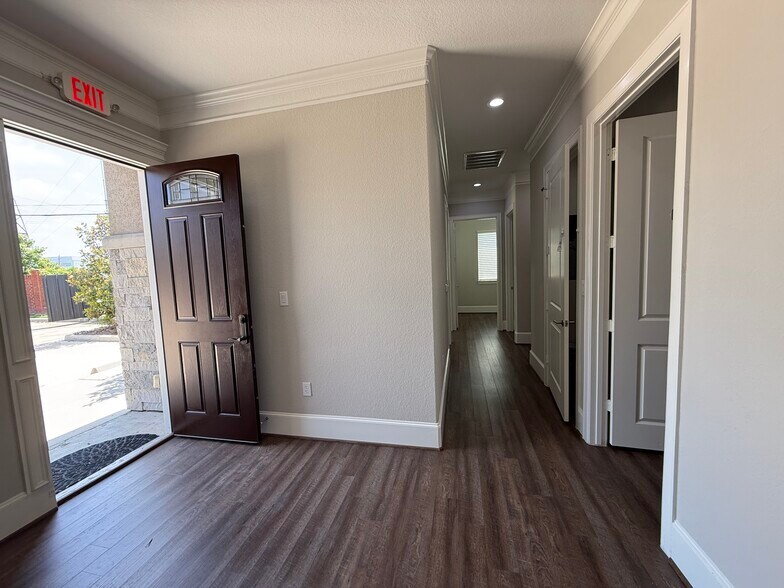 More Photos Of 12246 Queenston Blvd, Houston Medical For Sale