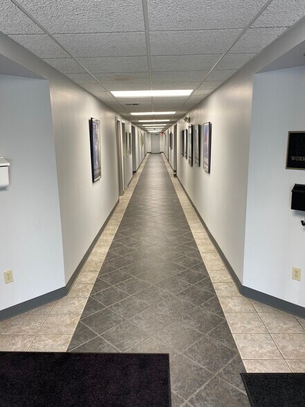 More Photos Of 2804 Boilermaker Ct, Valparaiso Office For Sale