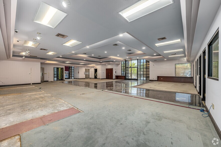 More Photos Of 1235 S Garfield Ave, Alhambra Loft Creative Space For Lease