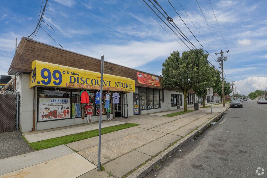 More Photos Of 622-640 Oak St, Copiague Unknown For Lease